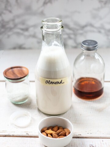 How to Make Homemade Almond Milk