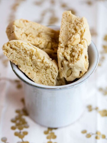 classic italian biscotti with lemon and pine nuts