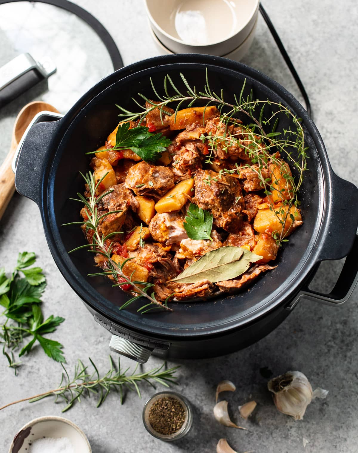 https://familystylefood.com/wp-content/uploads/2018/10/slow-rosemary-pork-potatoes-familystylefood.jpg