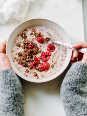Vegan Overnight Oats Recipe with Raspberry and Chocolate