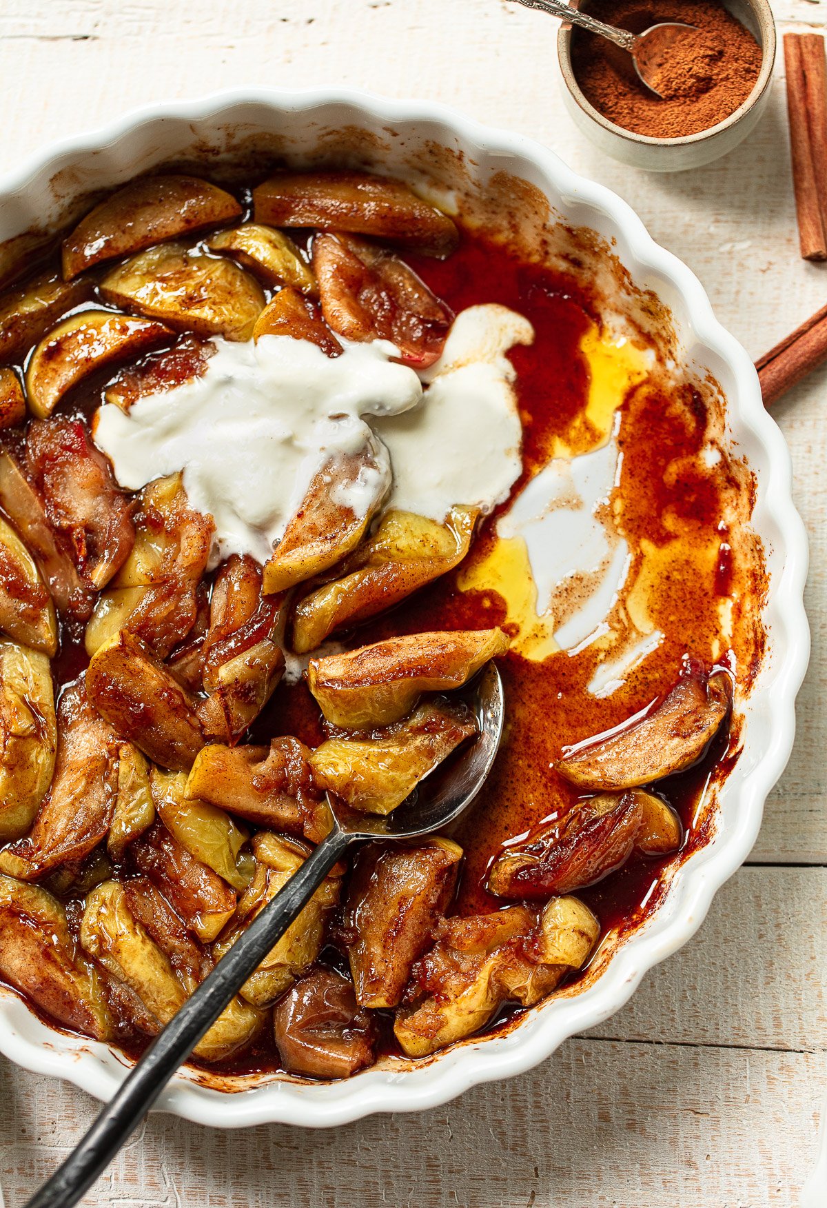 Baked Apple Slices with Cinnamon