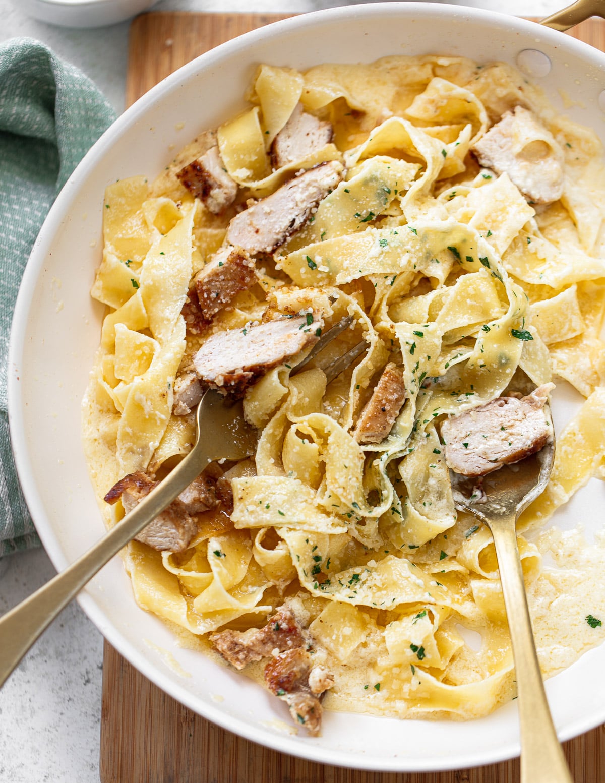 Chicken Alfredo Pasta - Familystyle Food
